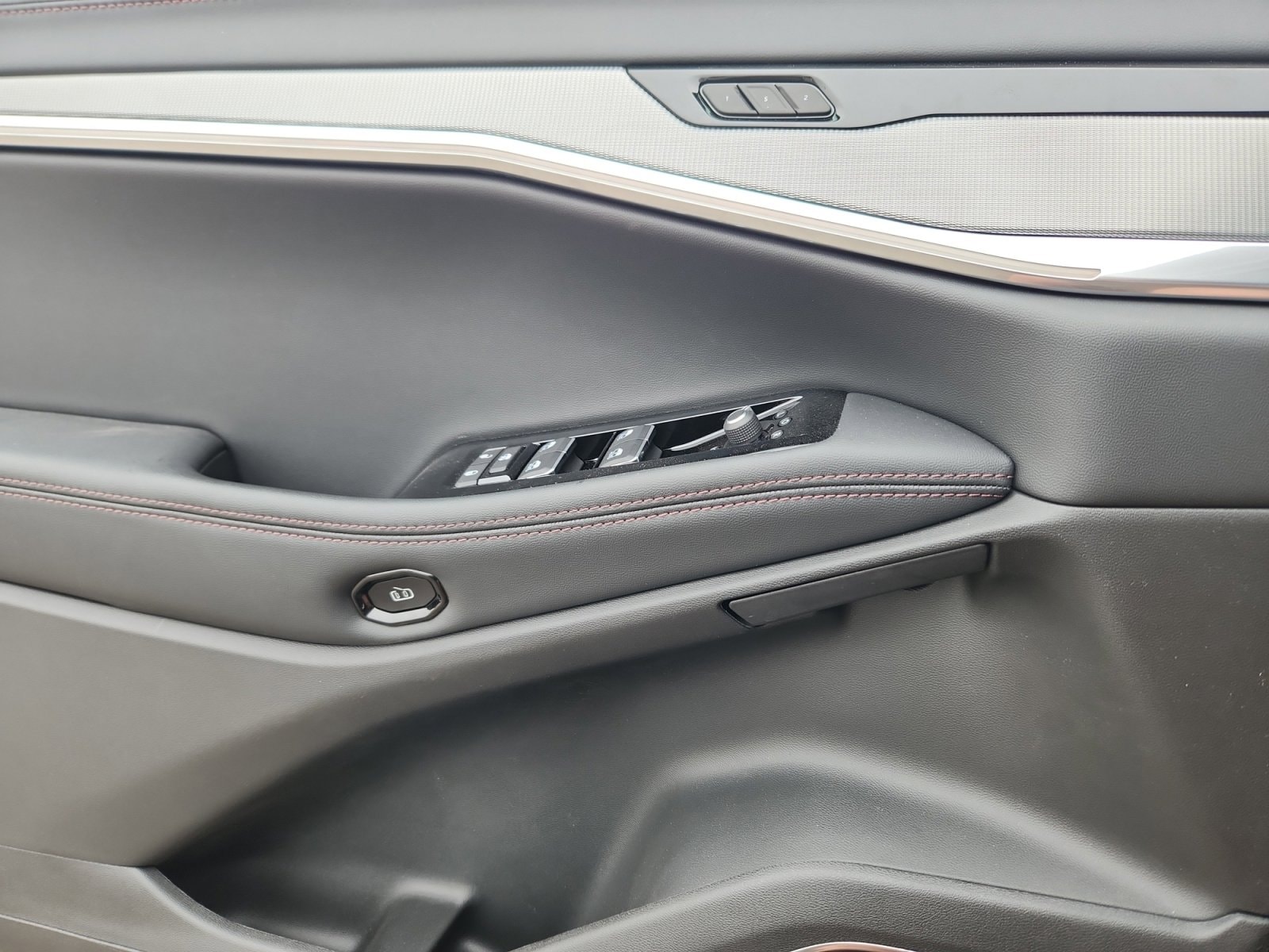 2025 Jeep Wagoneer S Launch Edition - Photo 13