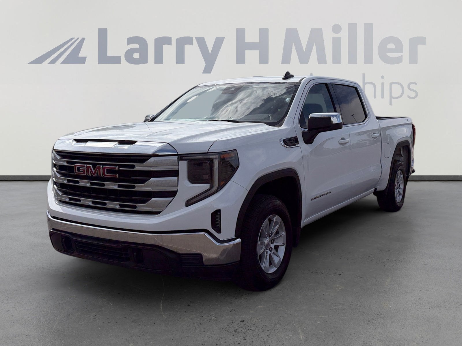 2024 GMC Sierra 4WD Crew Cab Short Box SLE's photo