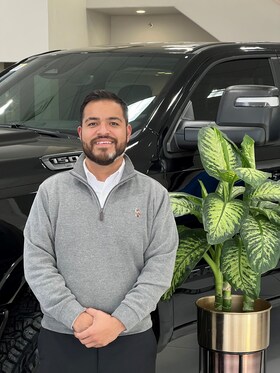 Staff member Javier Serna from ID_b90708e6cc0e