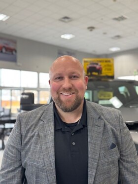 Staff member Alex Young from ID_9b5cb1950b6a