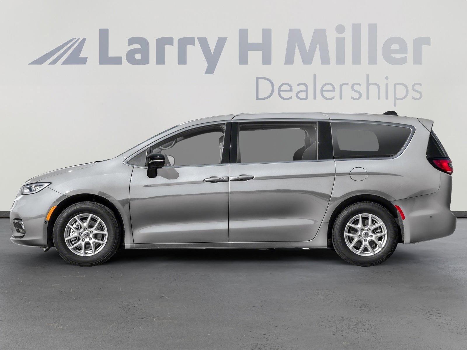2026 Chrysler Pacifica photo 4