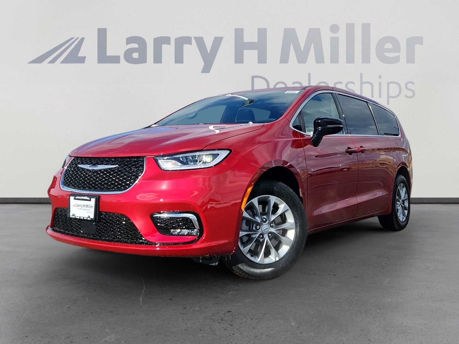 2026 Chrysler Pacifica Select's photo