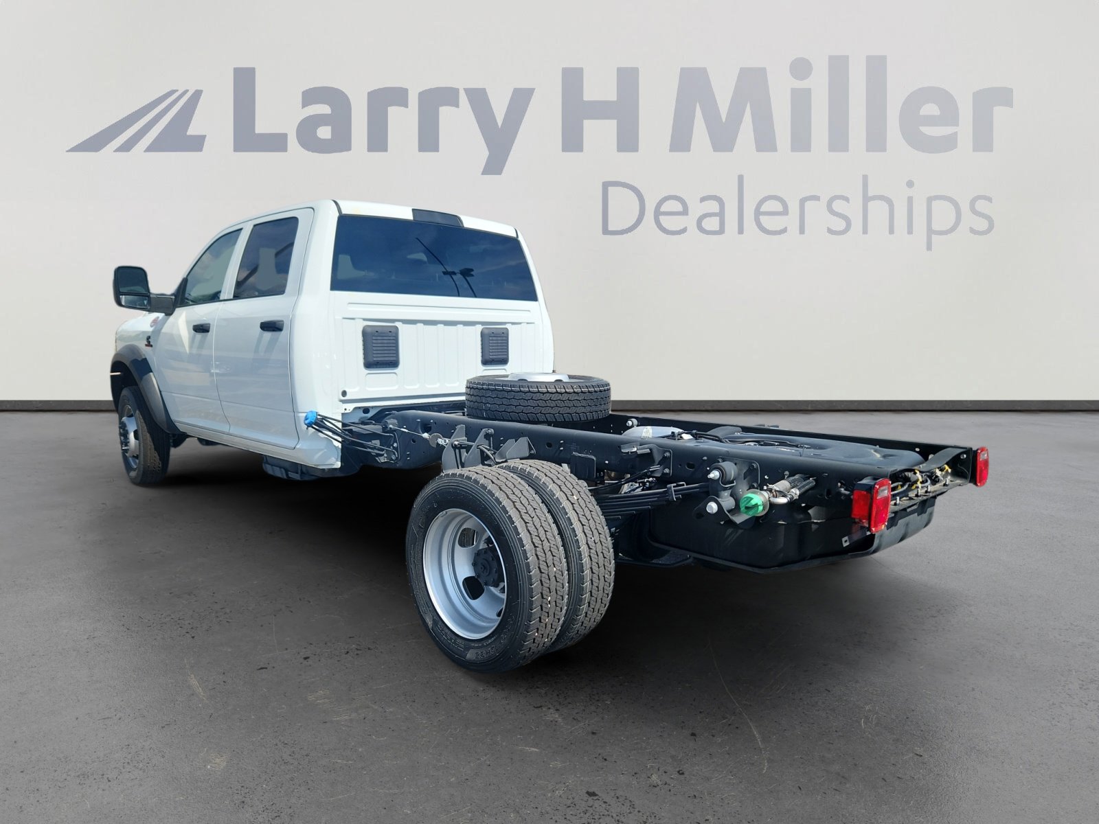 2024 Ram 5500 Tradesman photo 2