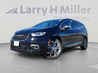New 2026 Chrysler Pacifica Pinnacle Passenger Van Denver, CO