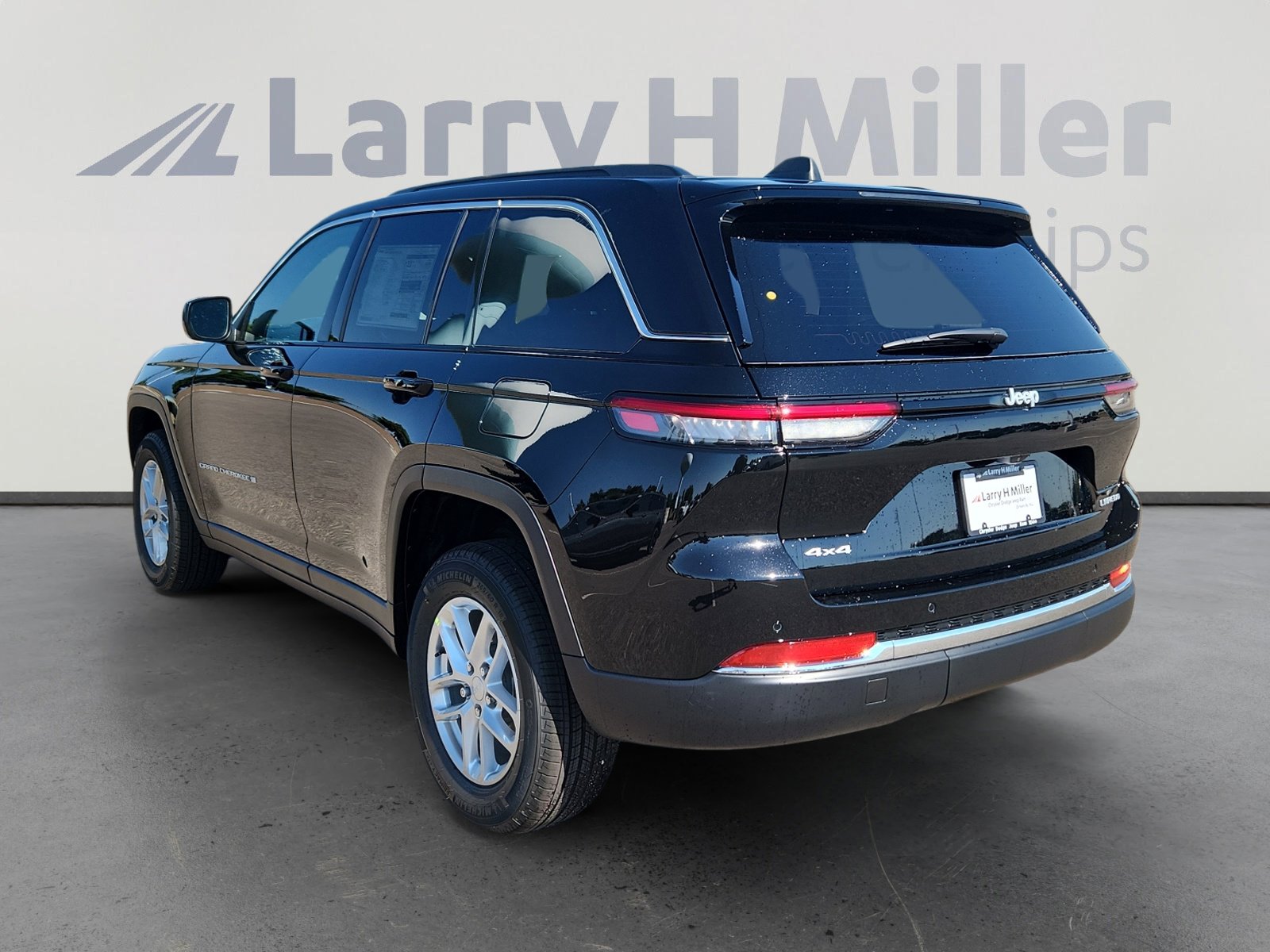 2025 Jeep Grand Cherokee Laredo X photo 2
