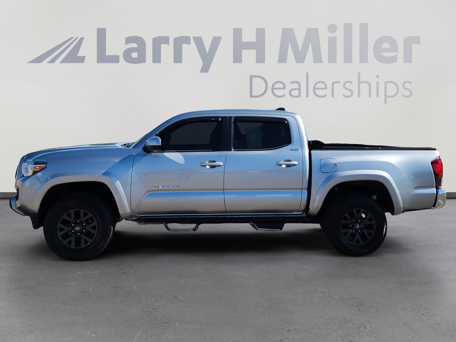 2023 Toyota Tacoma SR5 V6 photo 3