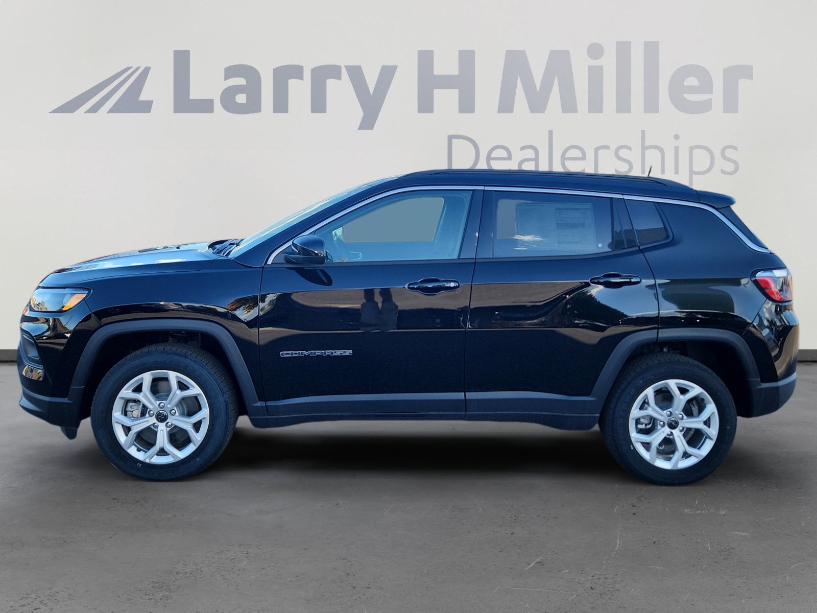 2025 Jeep Compass Latitude photo 3