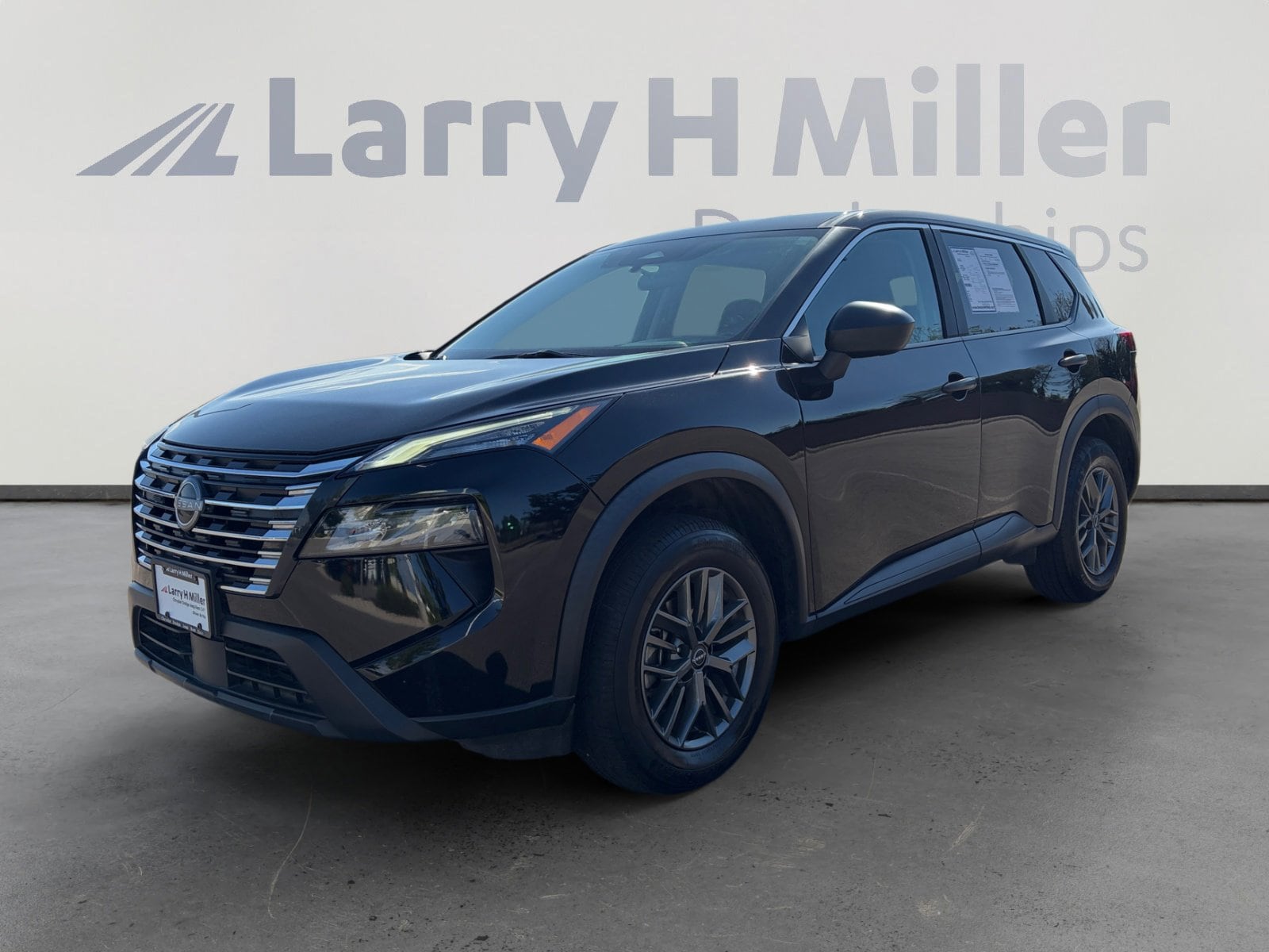 2024 Nissan Rogue S FWD's photo