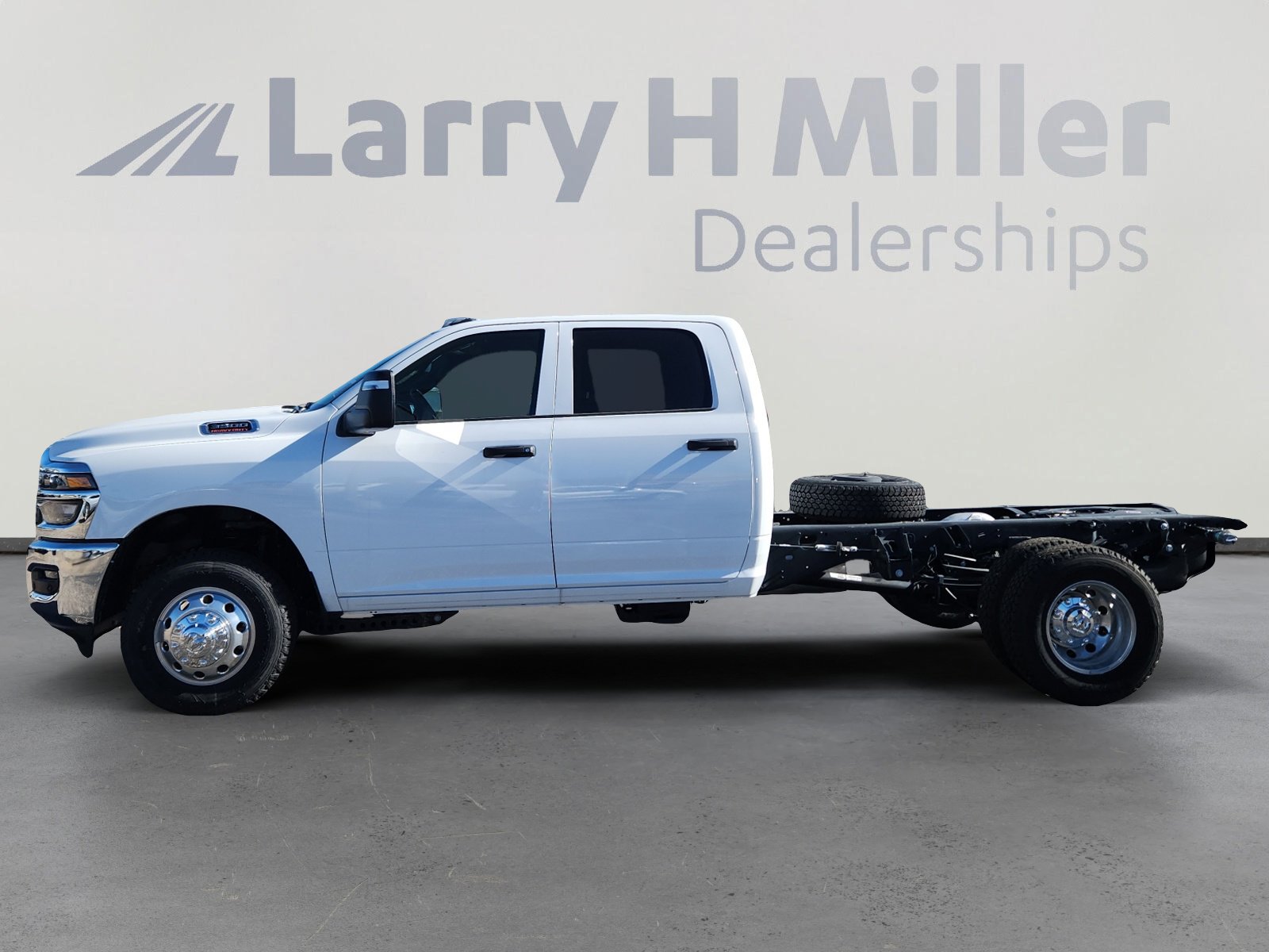 2025 Ram 3500 Tradesman photo 3