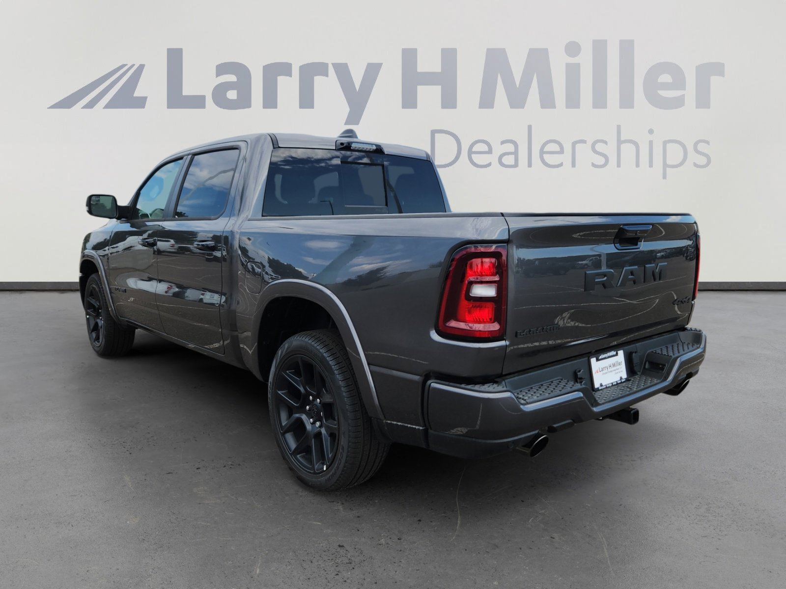 2025 Ram 1500 Laramie photo 2