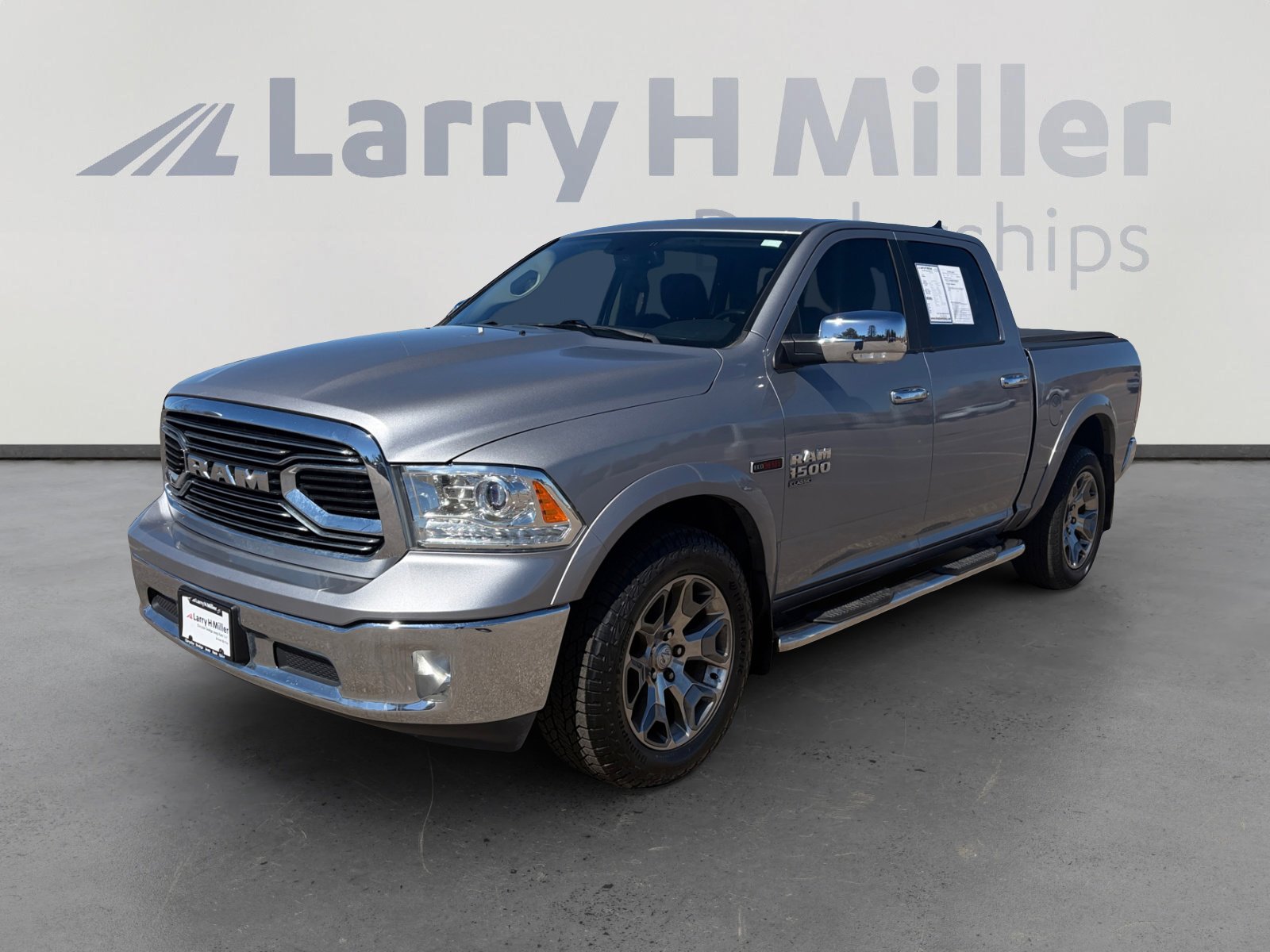 2019 RAM 1500 Classic Laramie 4x4 Crew Cab 5'7's photo