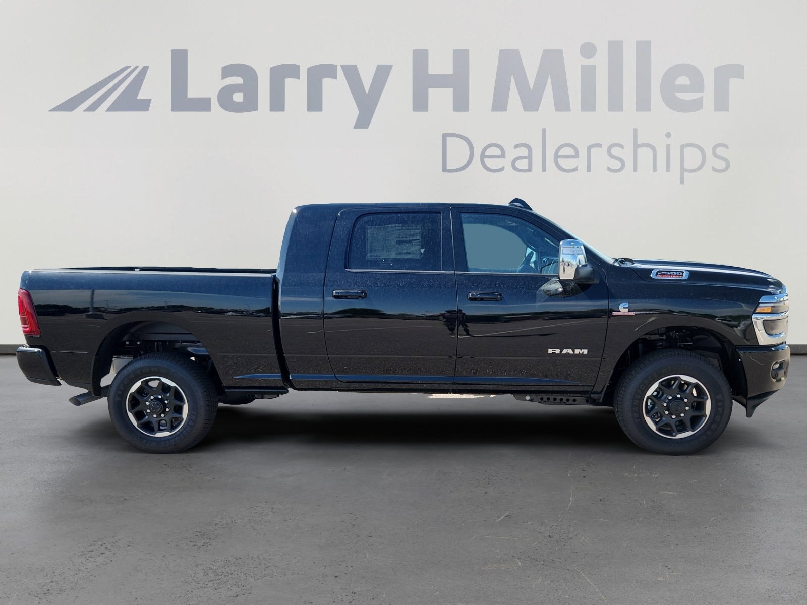 2025 RAM 2500 Laramie - Photo 6