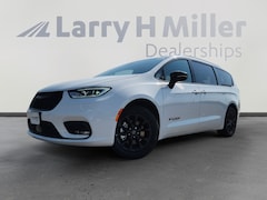 2025 Chrysler Pacifica Select Passenger Van