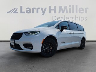 New 2025 Chrysler Pacifica Select Passenger Van Denver, CO