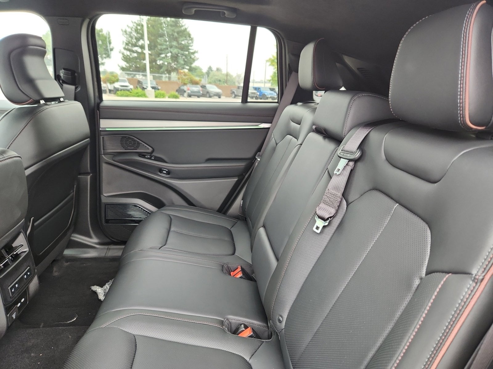 2025 Jeep Wagoneer S Launch Edition - Photo 17