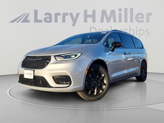 New 2026 Chrysler Pacifica Select Passenger Van Denver, CO