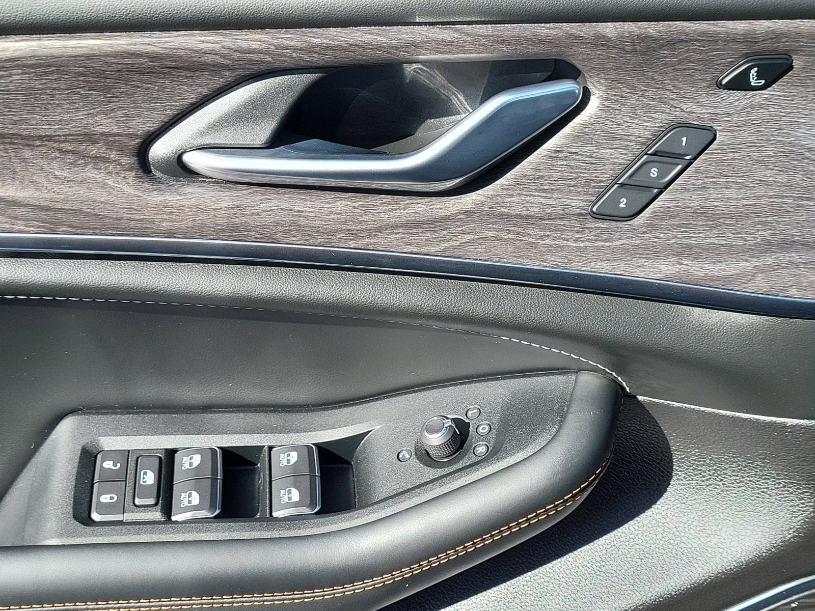 2025 Jeep Grand Cherokee Overland - Photo 21