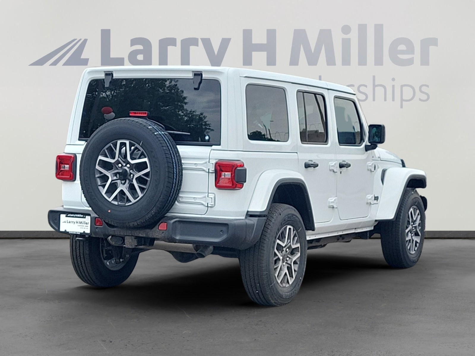 2025 Jeep Wrangler 4-Door Sahara - Photo 6