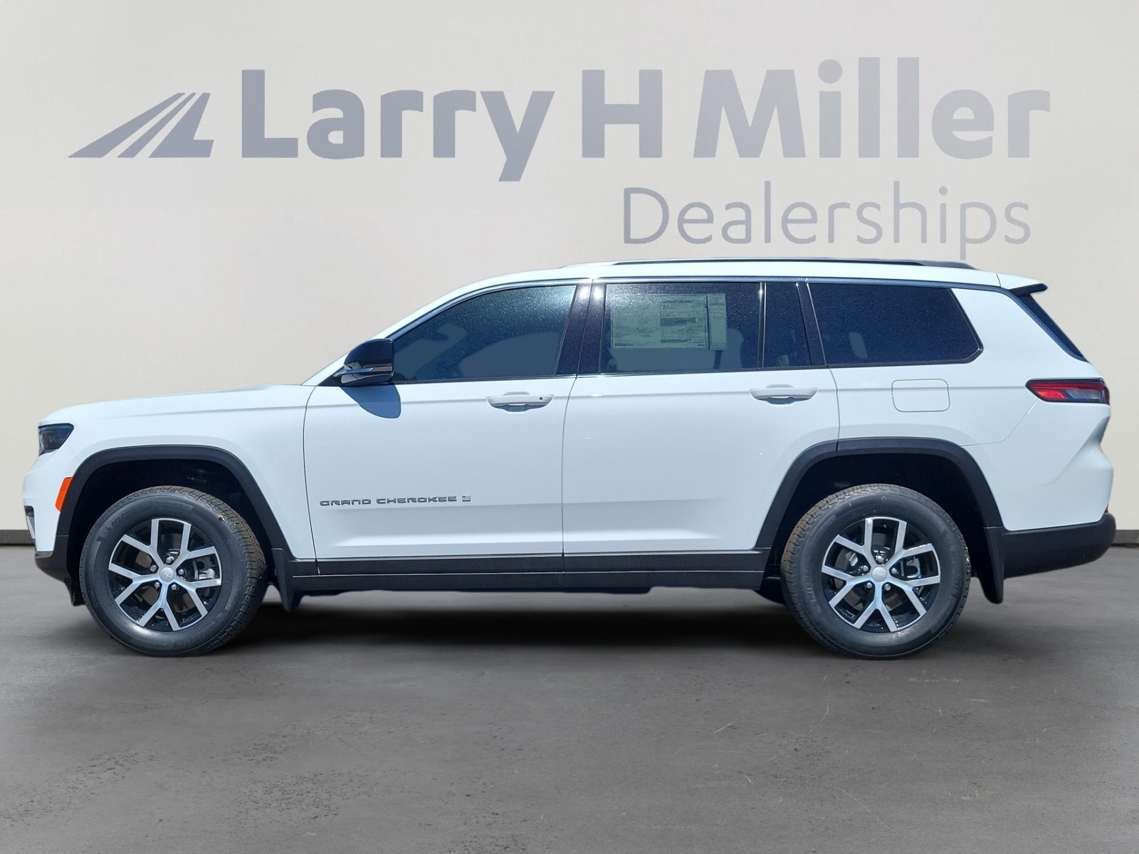 2025 Jeep Grand Cherokee Limited photo 3