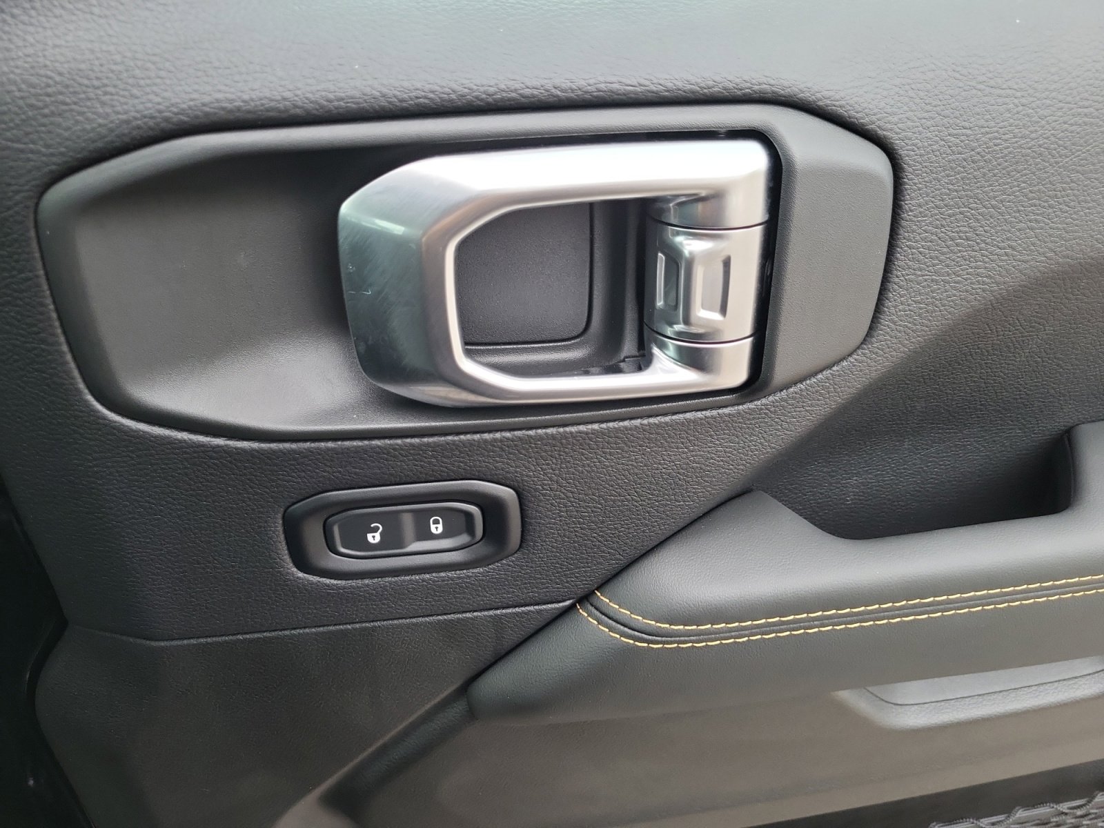 2025 Jeep Wrangler 4-Door Sahara - Photo 17