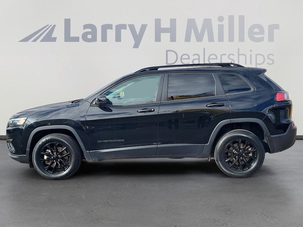 Used 2023 Jeep Cherokee Altitude SUV