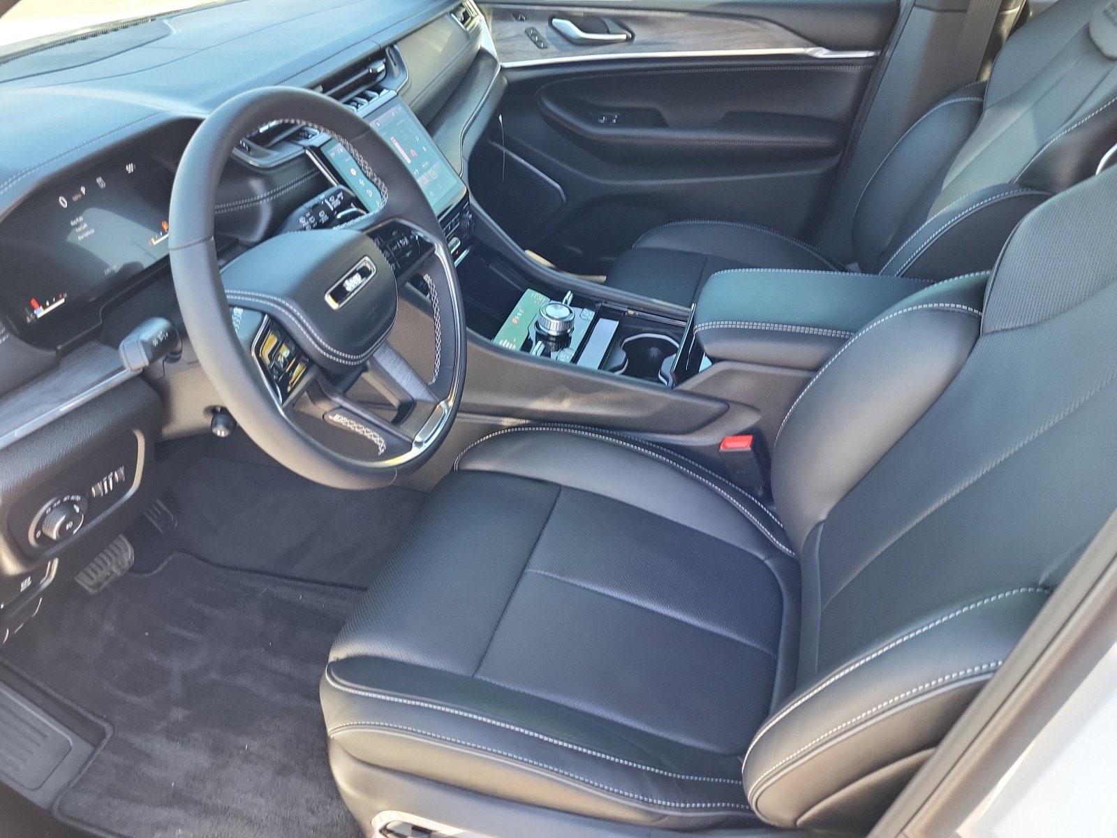 2025 Jeep Grand Cherokee Overland - Photo 25