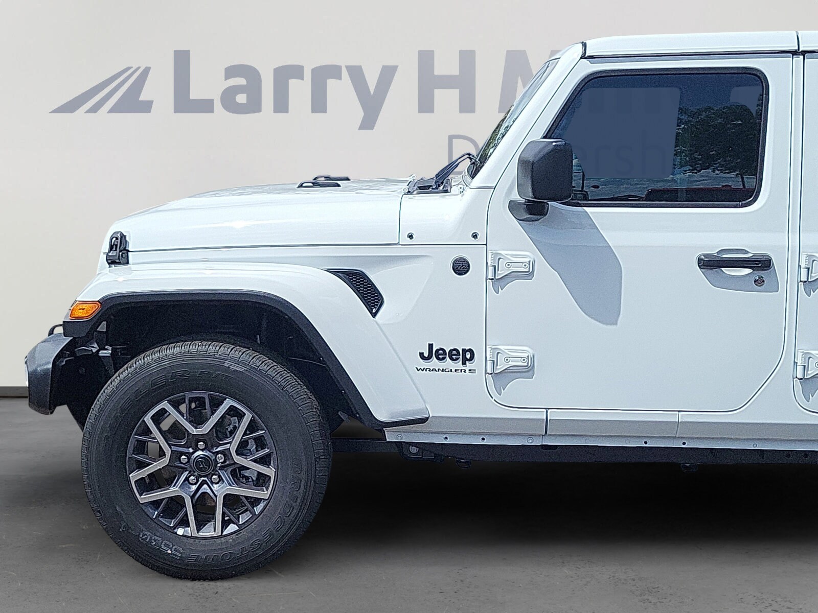 2025 Jeep Wrangler Sahara photo 3