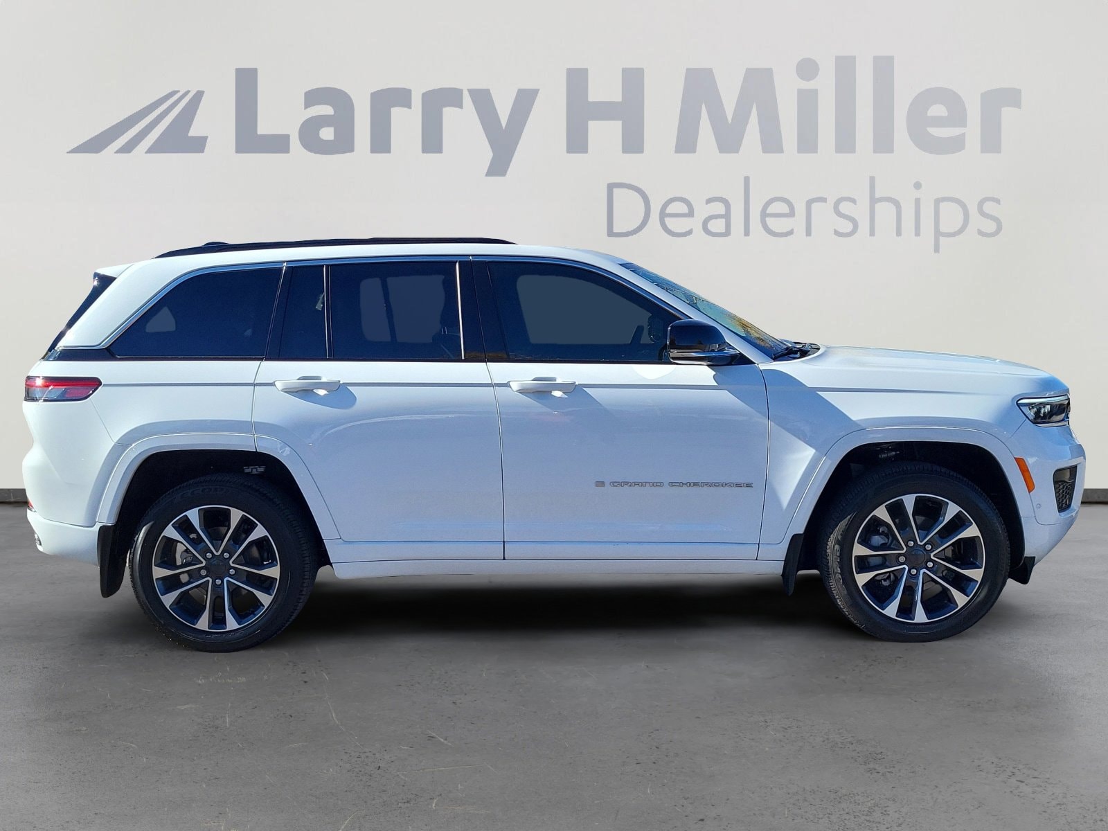 2025 Jeep Grand Cherokee Overland - Photo 8