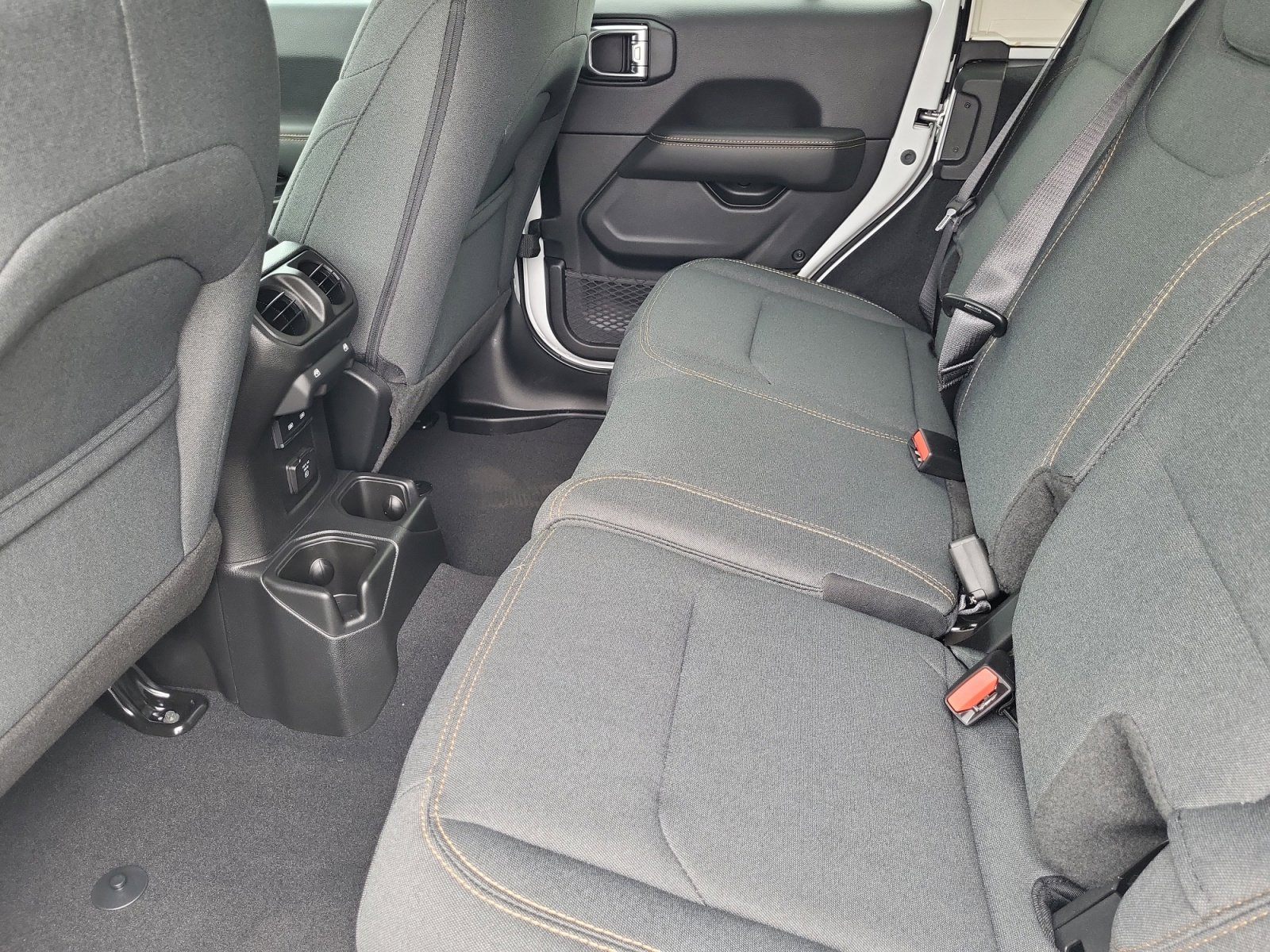 2025 Jeep Wrangler 4-Door Sahara - Photo 18