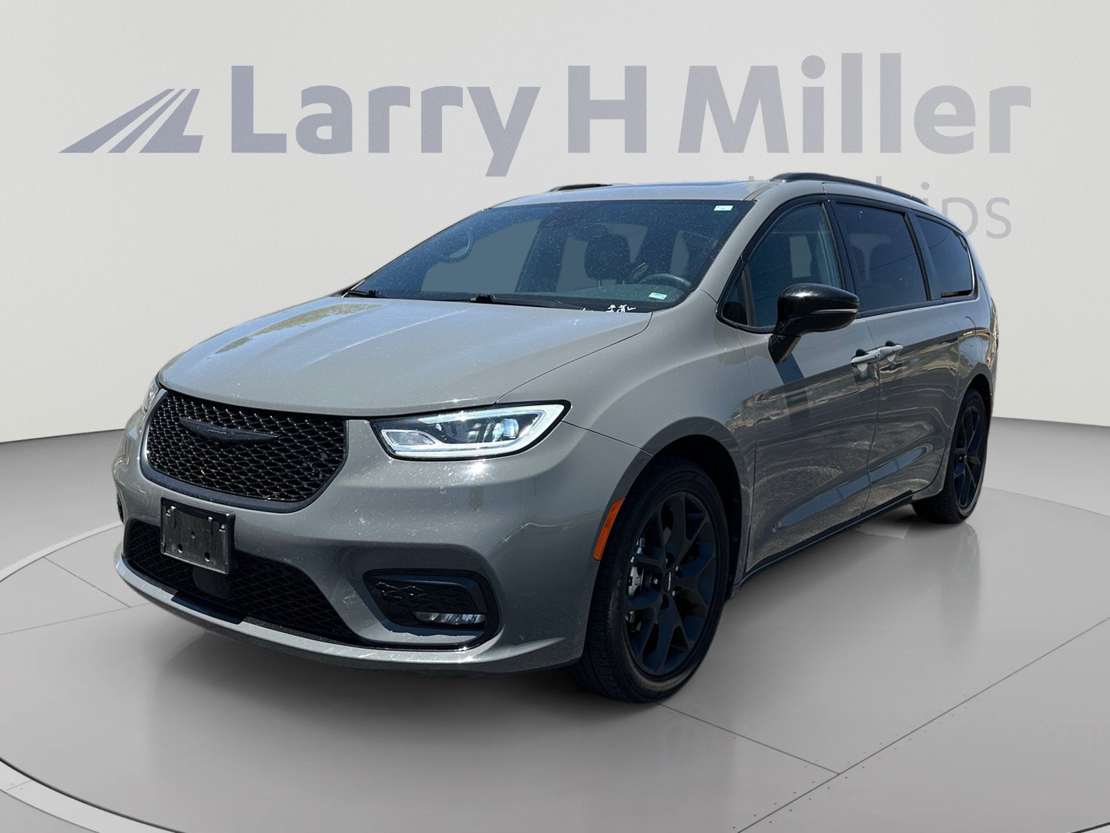 2025 Chrysler Pacifica Limited's photo