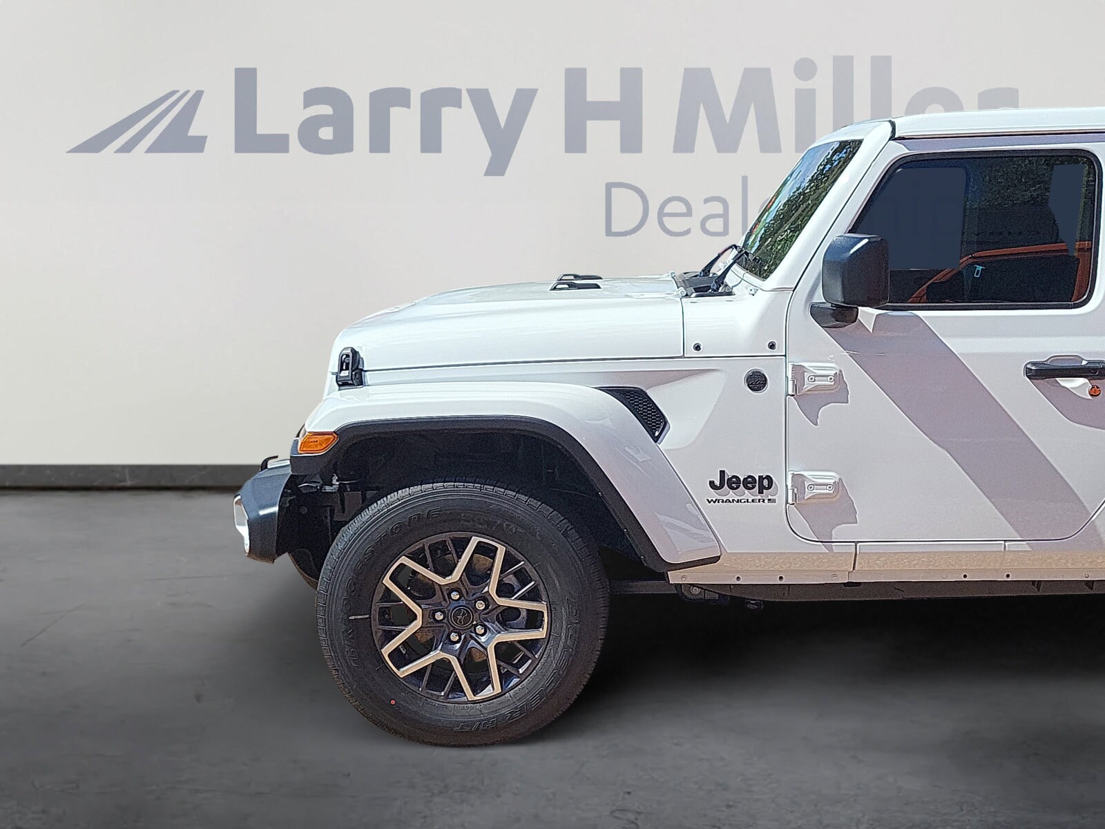 2025 Jeep Wrangler Sahara photo 3