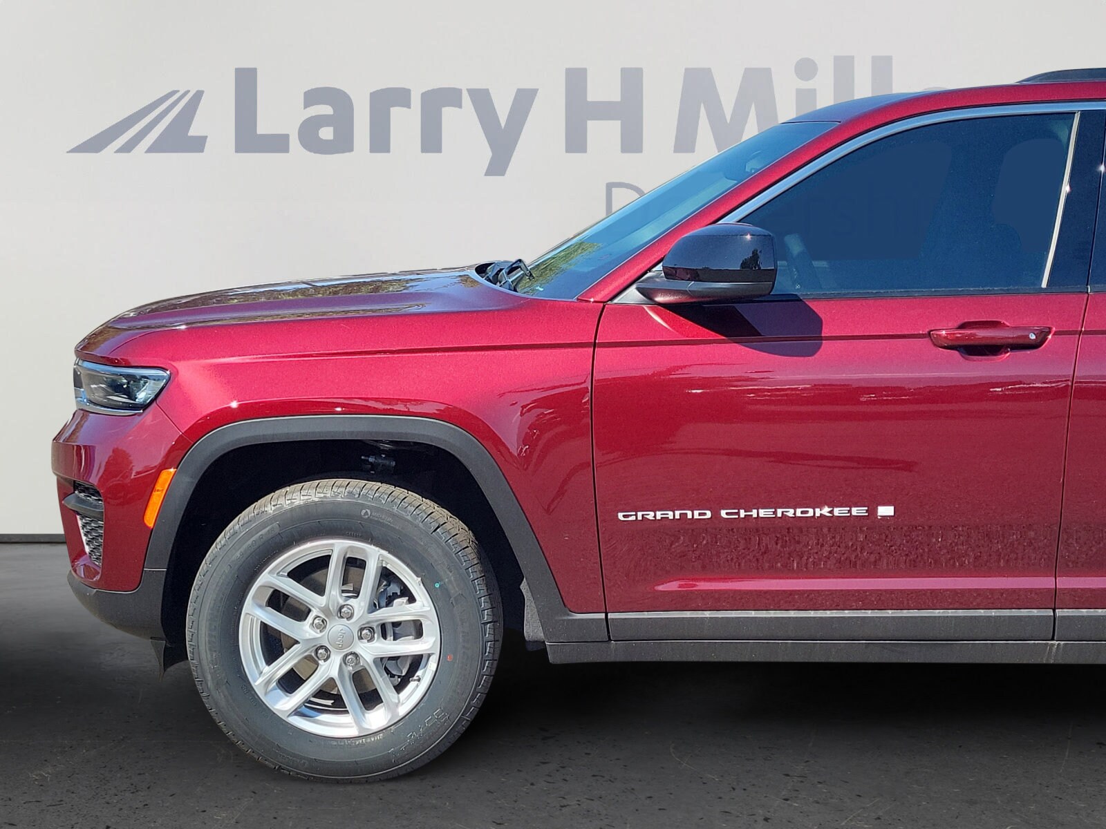 2025 Jeep Grand Cherokee Laredo X photo 3
