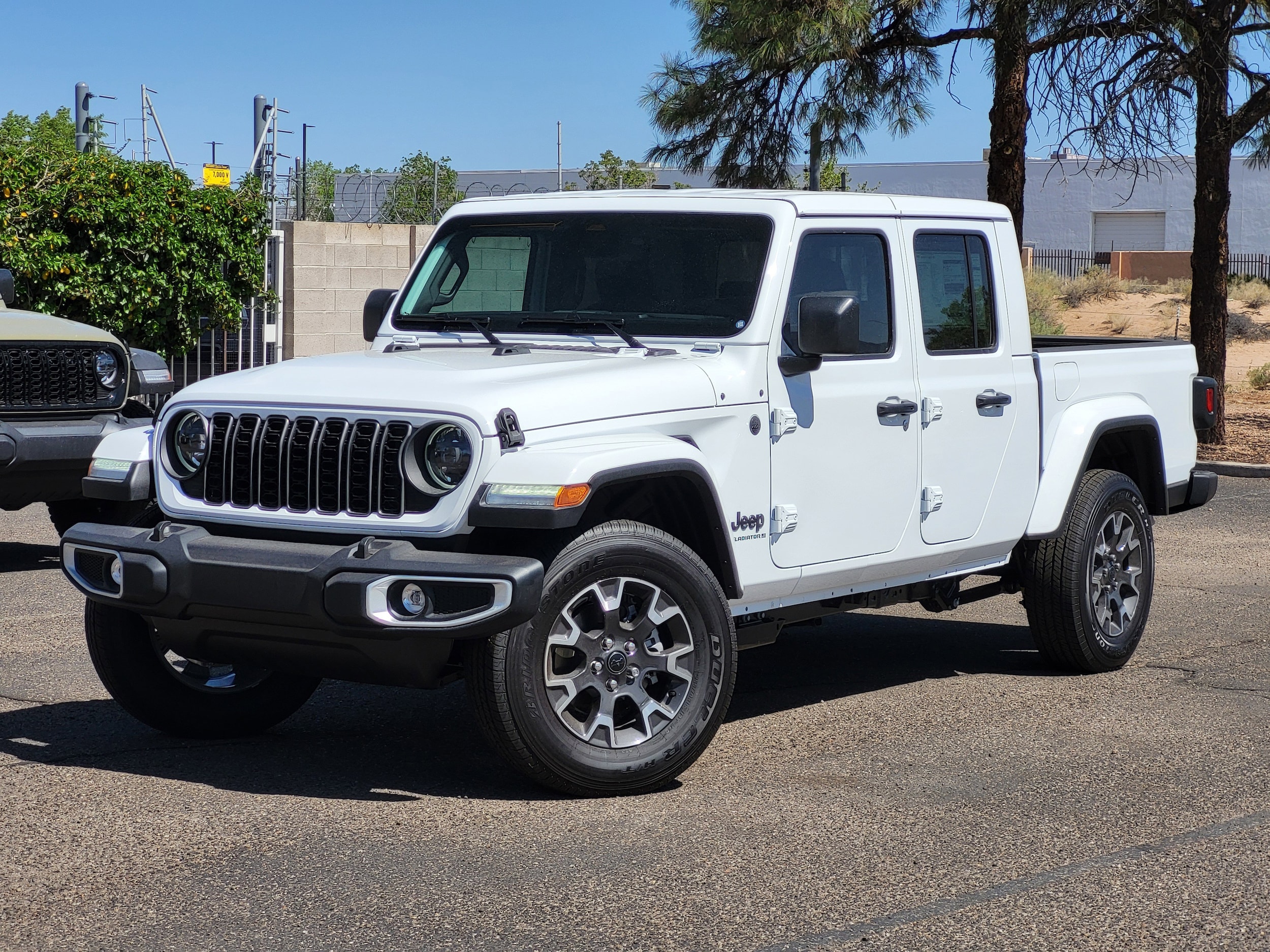2026 Jeep Gladiator Sahara Auto's photo