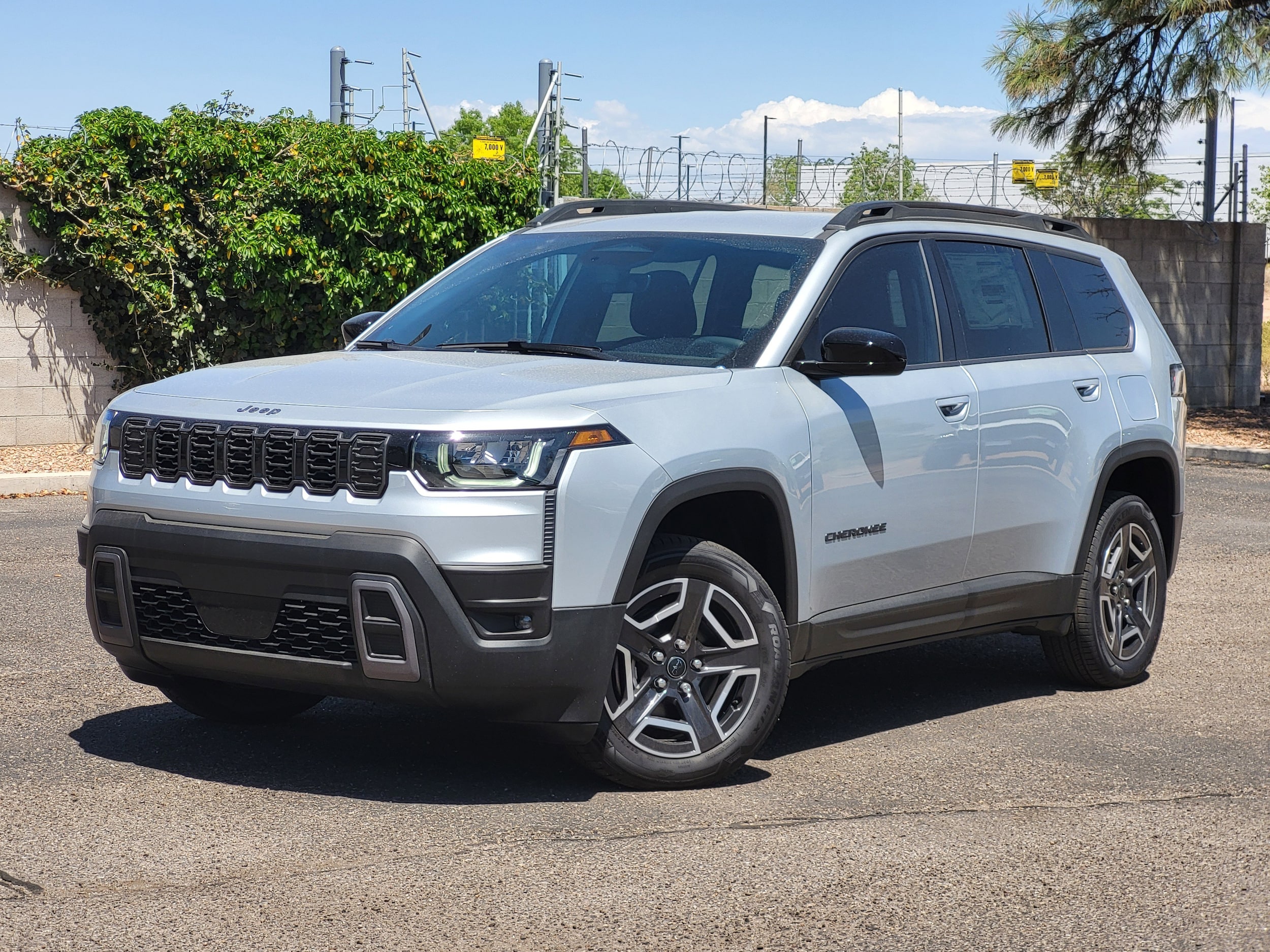 2026 Jeep Cherokee Laredo HEV 4X4's photo