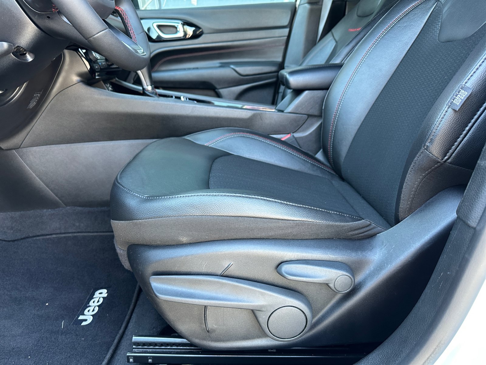2025 Jeep Compass Trailhawk - Photo 16