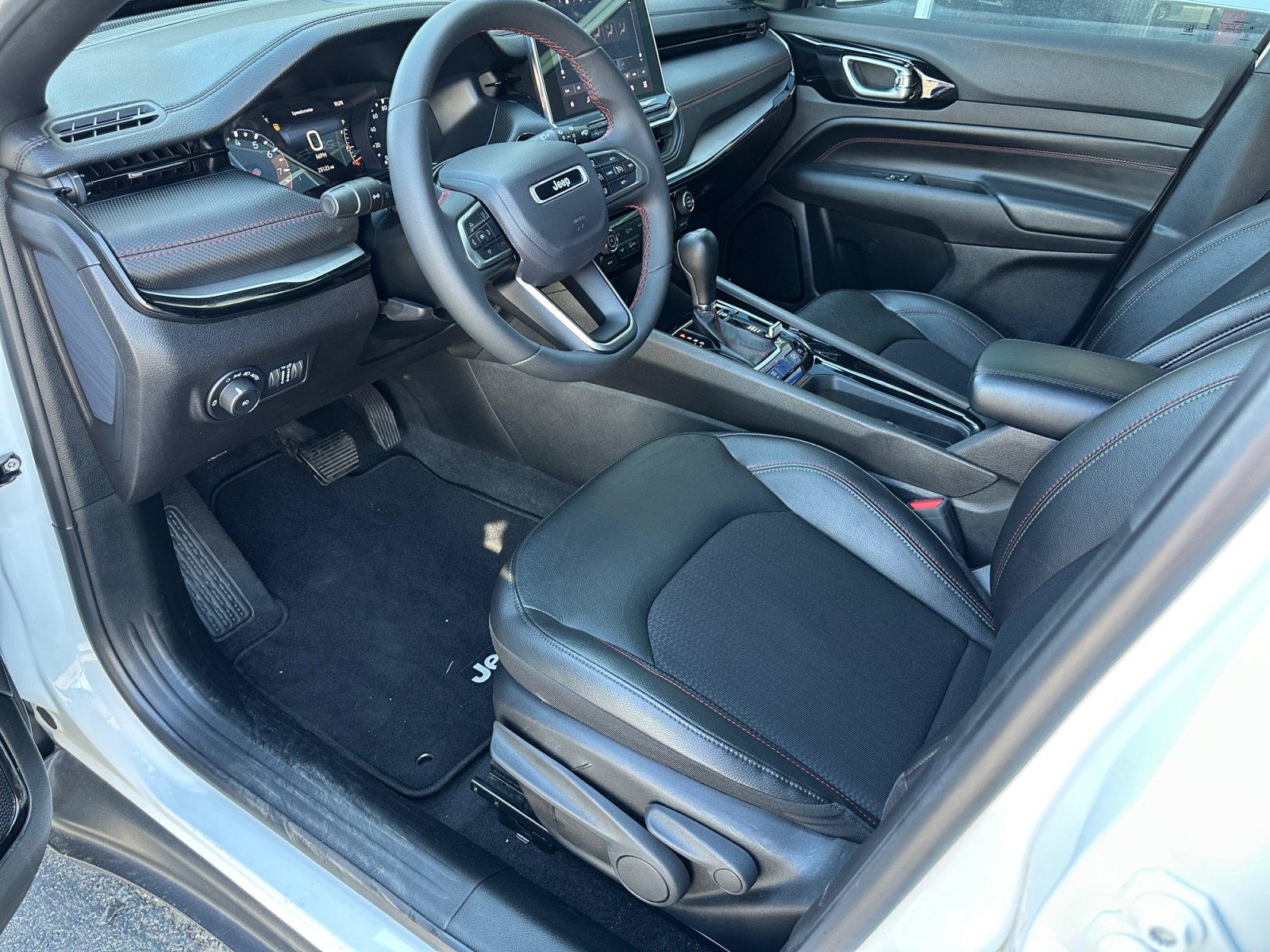 2025 Jeep Compass Trailhawk - Photo 13