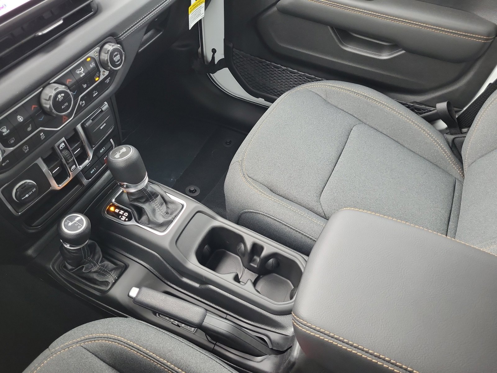 2025 Jeep Wrangler 4-Door Sahara - Photo 16