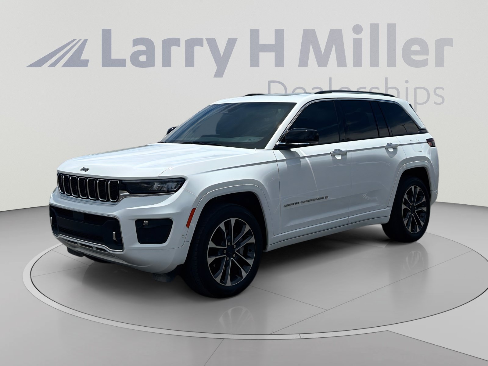 2023 Jeep Grand Cherokee Overland 4x4's photo