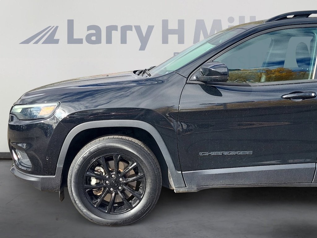 Used 2023 Jeep Cherokee Altitude SUV