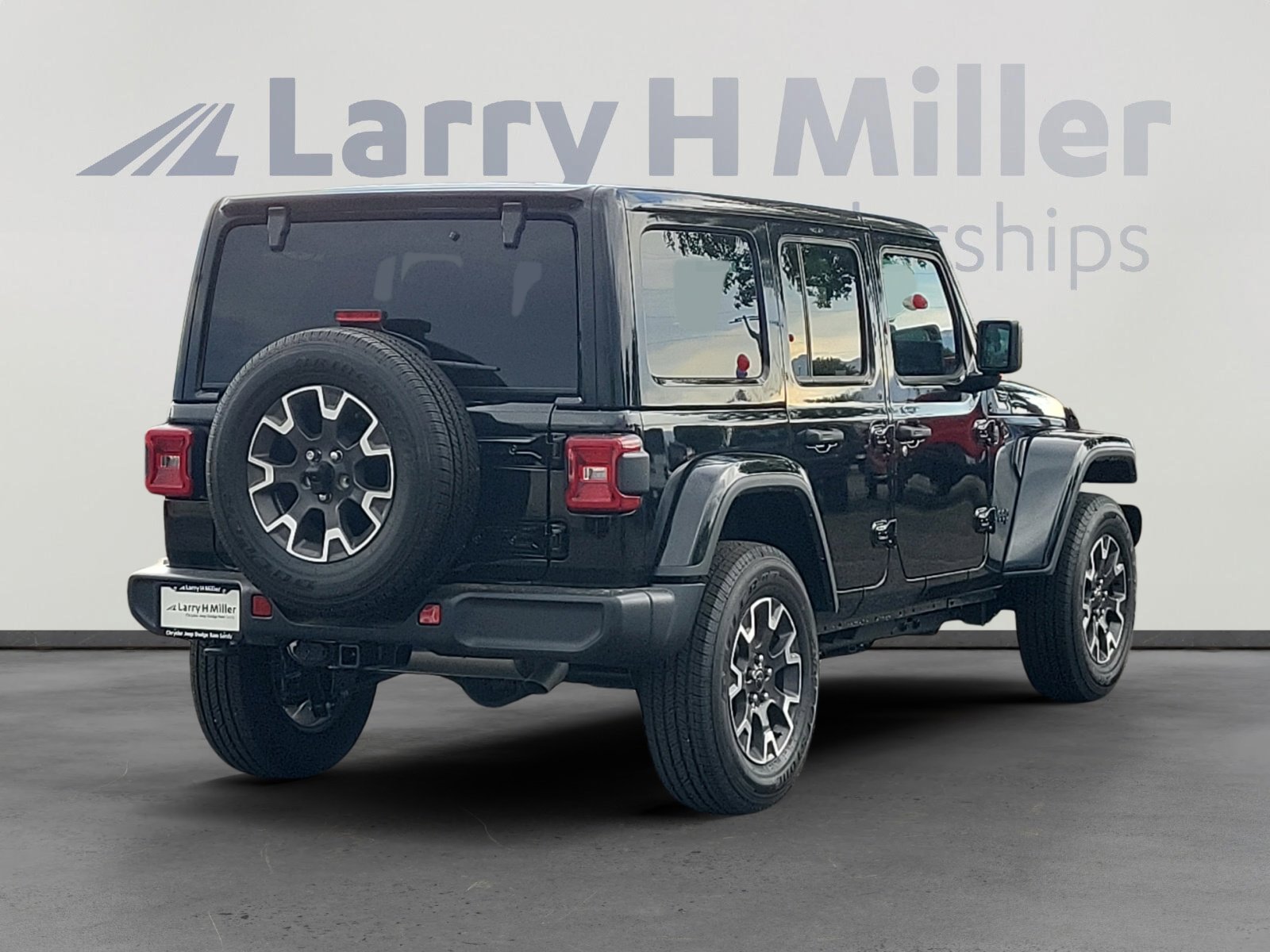 2025 Jeep Wrangler 4-Door Sahara - Photo 6