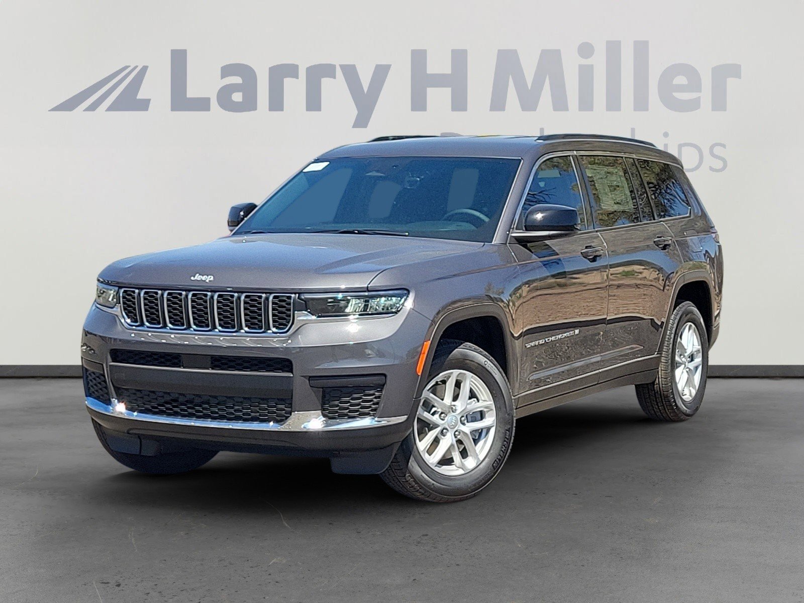 2026 Jeep Grand Cherokee L Laredo 4x4's photo