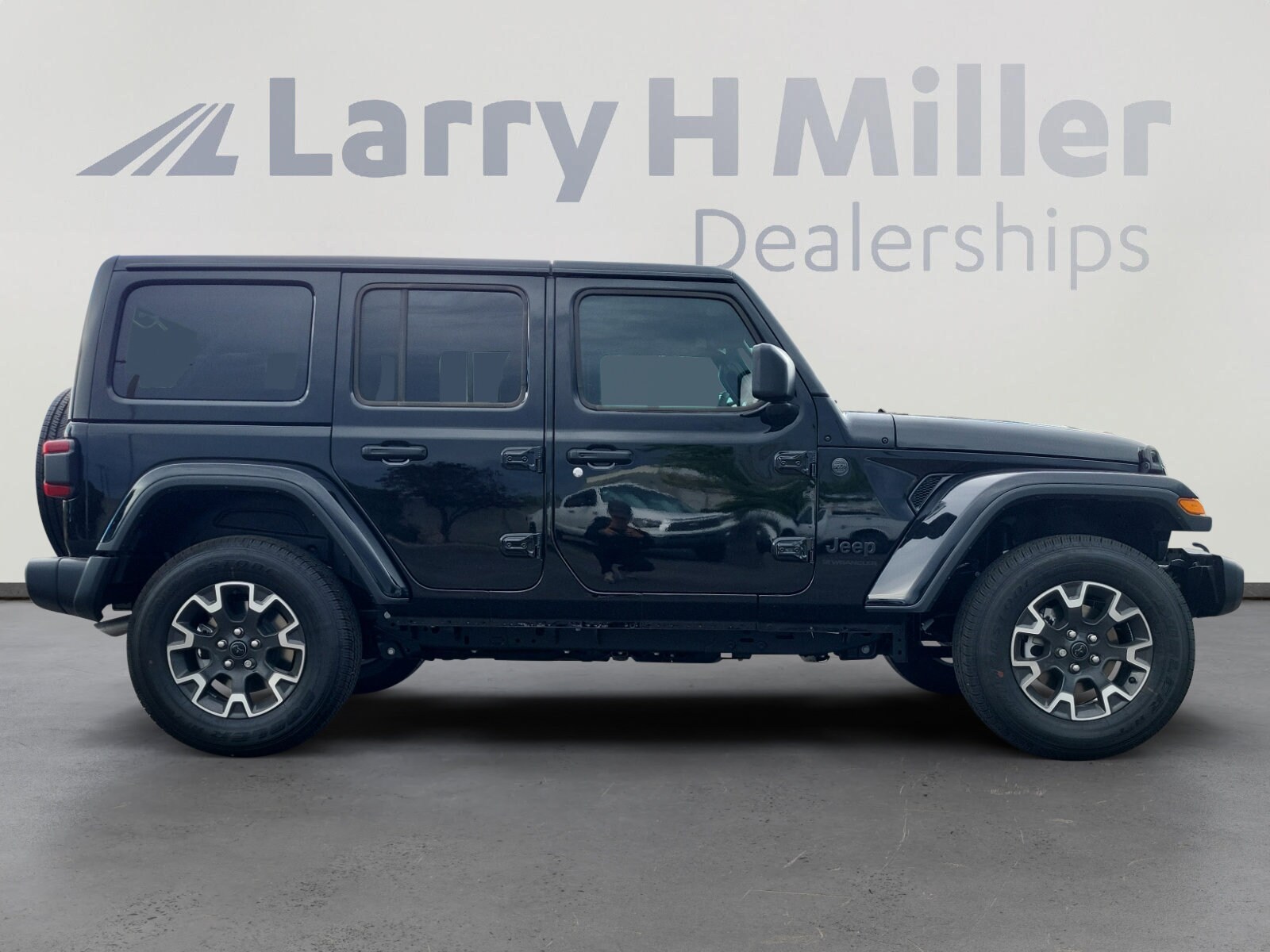 2025 Jeep Wrangler 4-Door Sahara - Photo 7