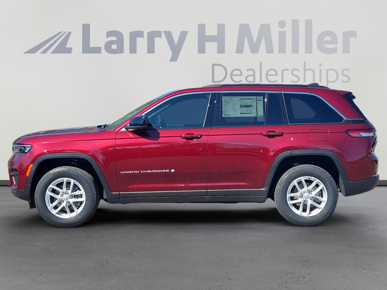 2025 Jeep Grand Cherokee Laredo X photo 4