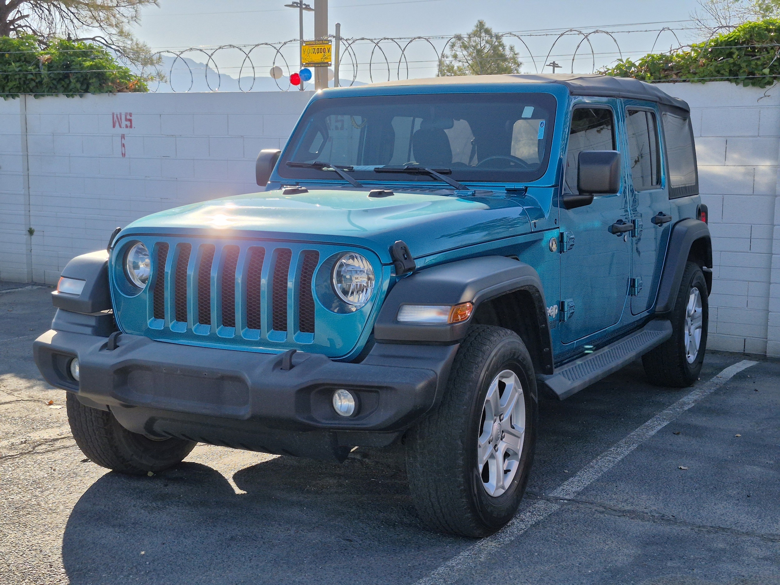 2020 Jeep Wrangler Sport S's photo