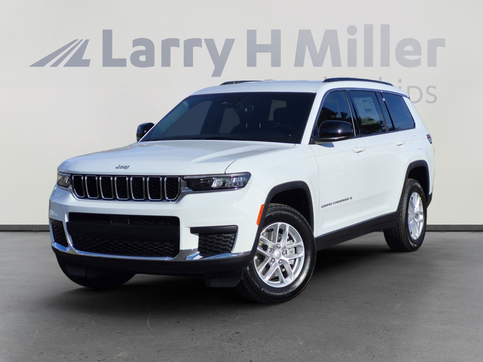 2026 Jeep Grand Cherokee L Laredo 4x4's photo