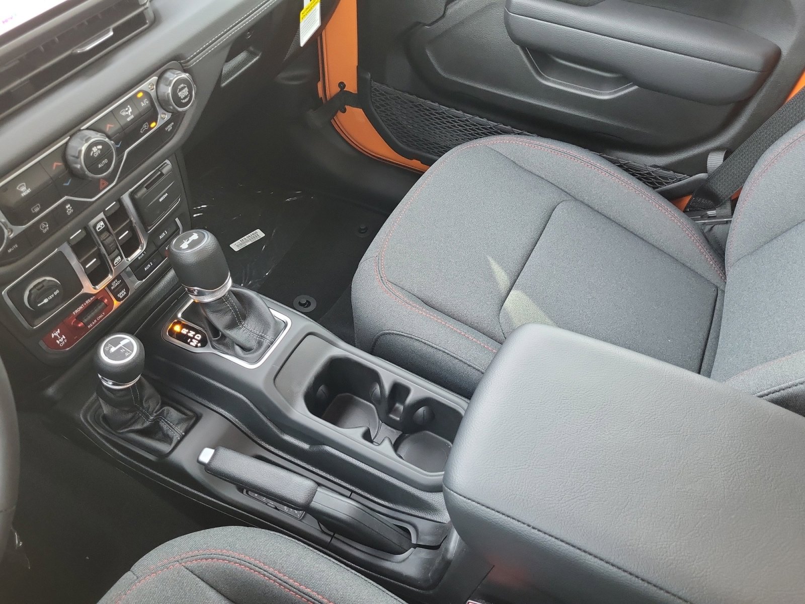 2025 Jeep Wrangler 4-Door Rubicon - Photo 16