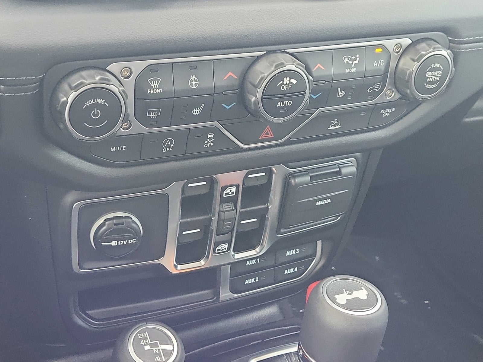 2025 Jeep Wrangler 4-Door Sahara - Photo 16