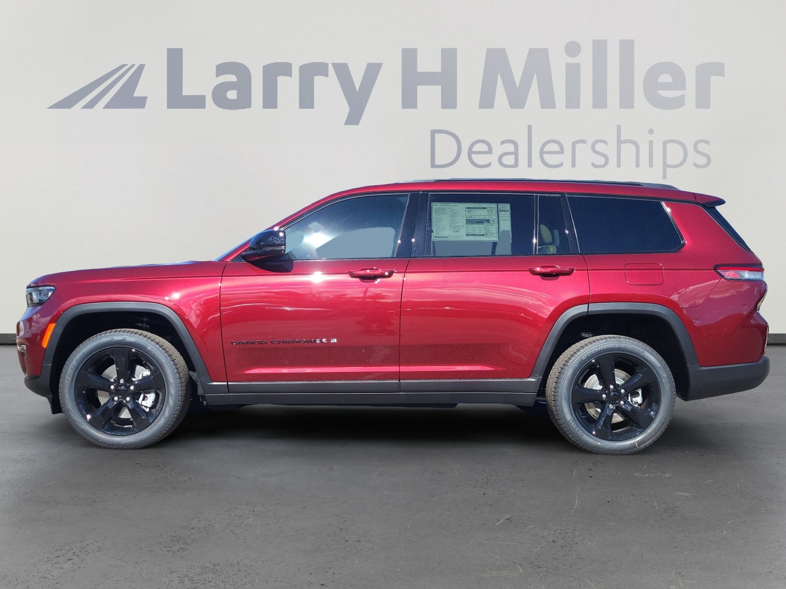 2025 Jeep Grand Cherokee Limited photo 3