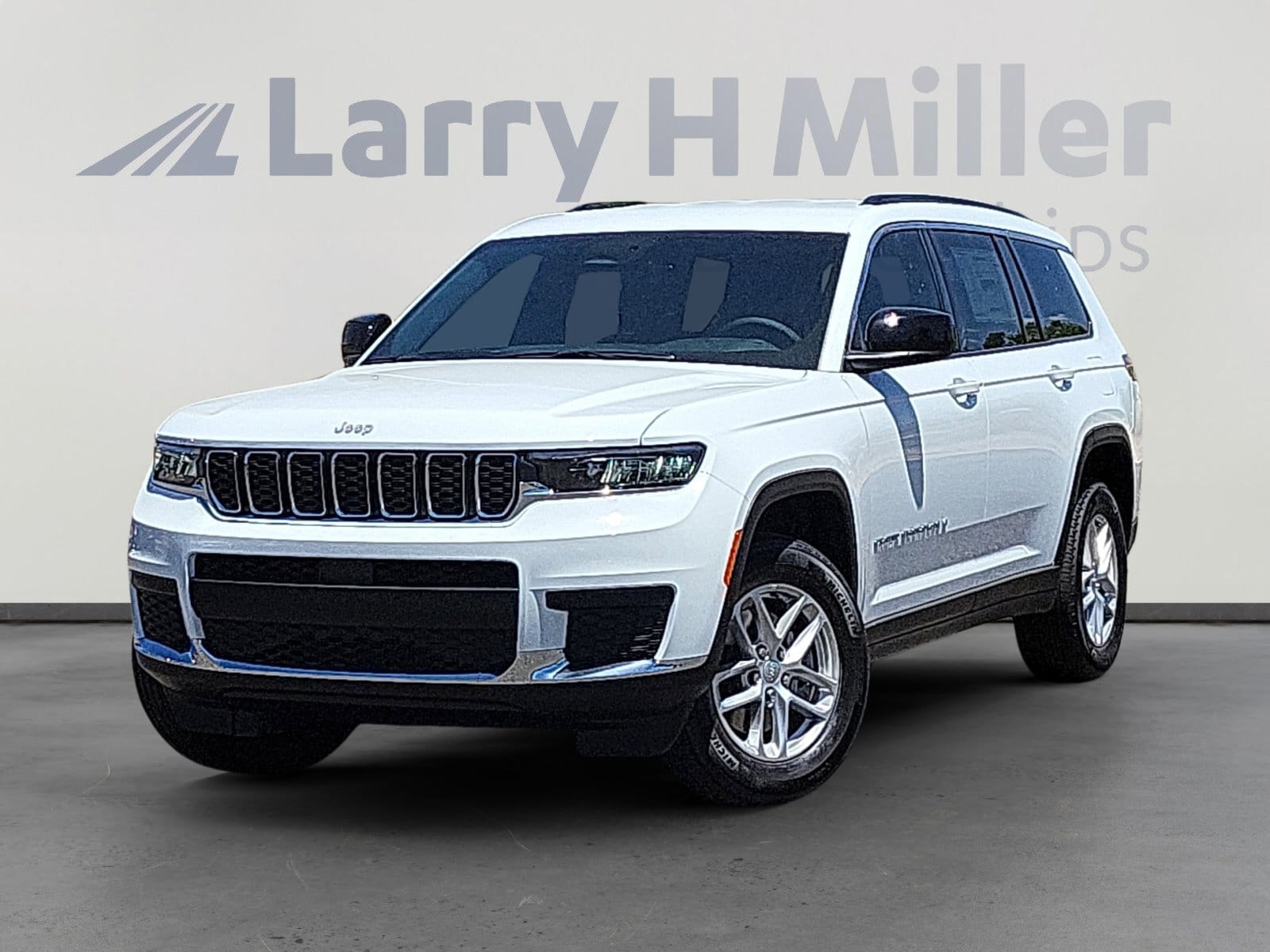 2026 Jeep Grand Cherokee L Laredo 4x4's photo