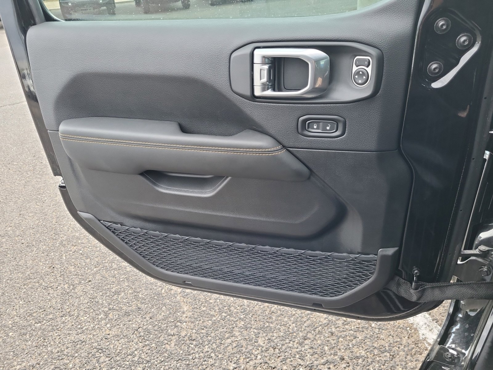 2025 Jeep Wrangler 4-Door Sahara - Photo 14